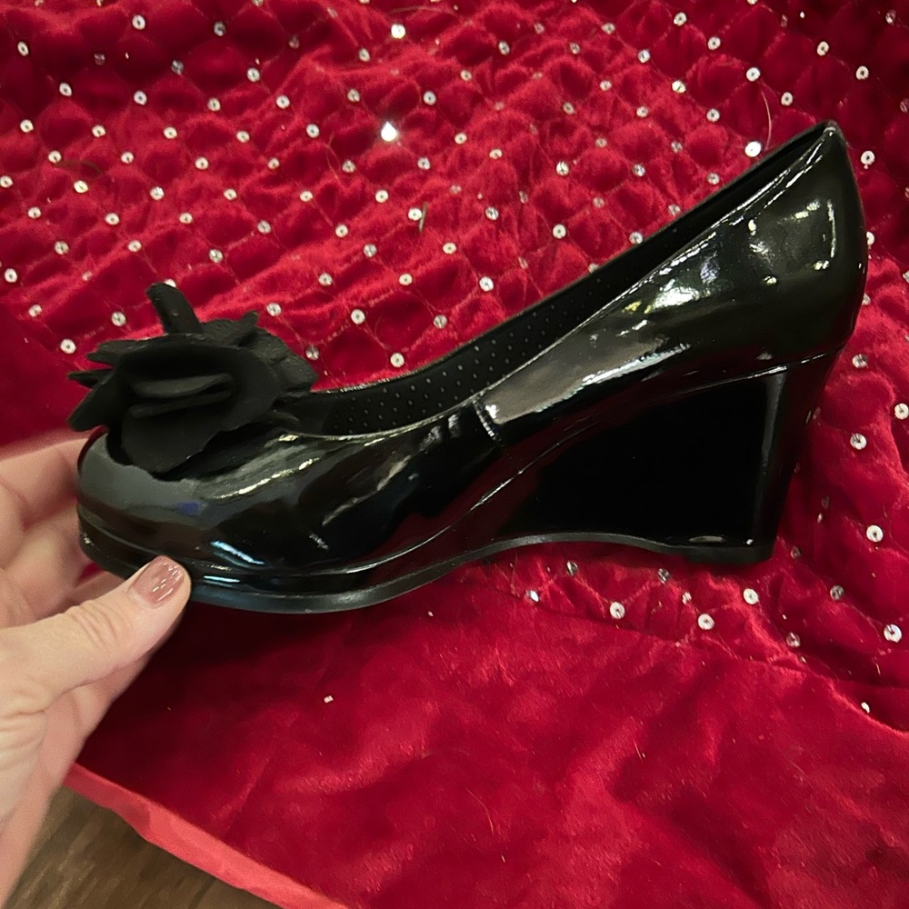 Lindsay Phillips Black Patent Wedges with interchangeable Floral Accents